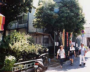 一般向け地域型仮設住宅 (長田区・南尻池公園 1999年8月)