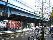 平井大橋下児童遊園エイドステーション(東京都江戸川区平井 2004年8月)