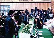 阪神・淡路大震災御菅地区犠牲者三回忌追悼式(神戸市長田区御蔵通・御蔵小学校 1997年1月15日)